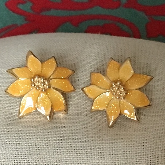 Vintage Avon Poinsettia Earrings Gold Tone Glitter Enameled Pierced Signed - Picture 5 of 11